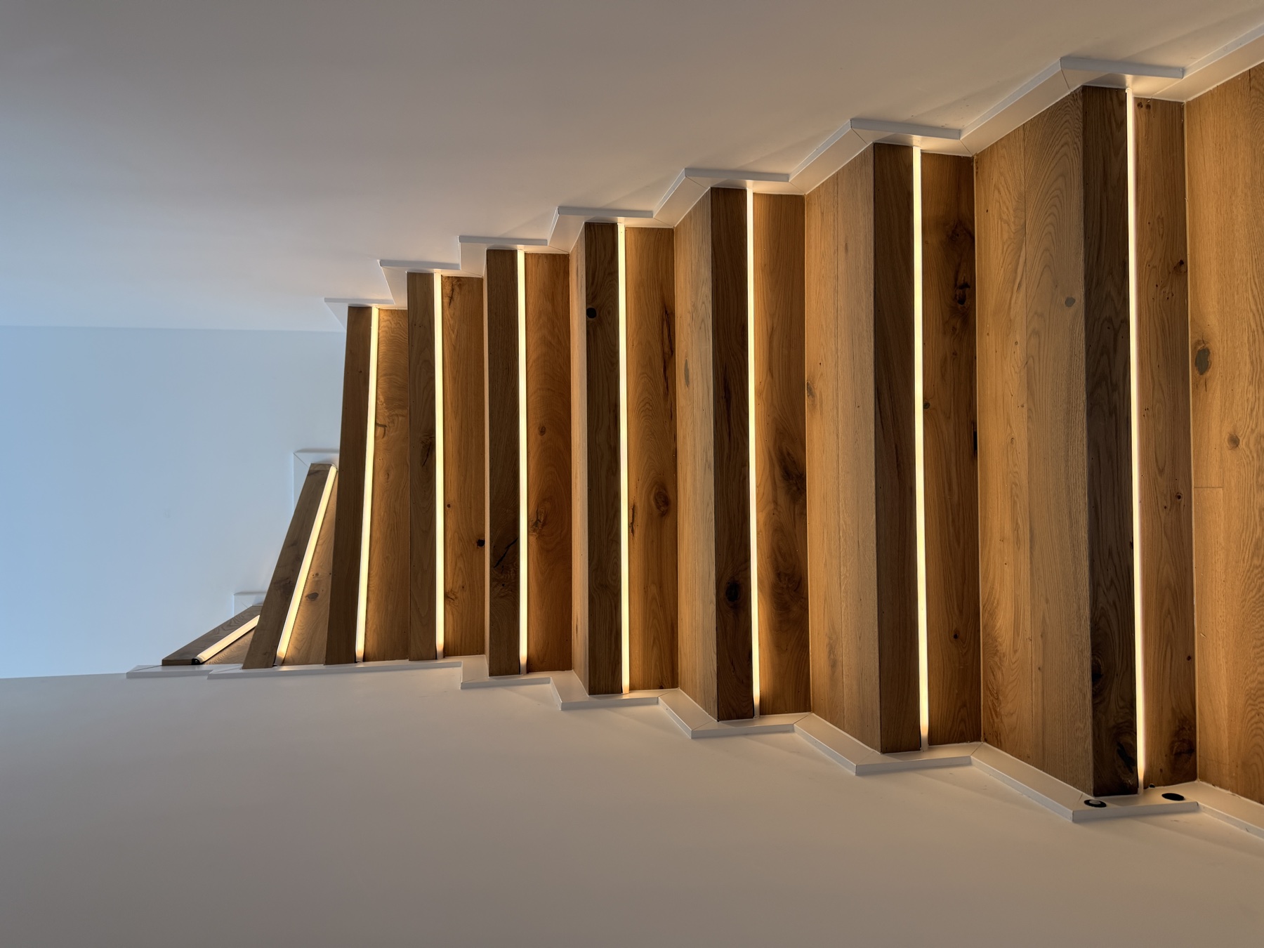 LED-Treppe zum Dachgeschoss